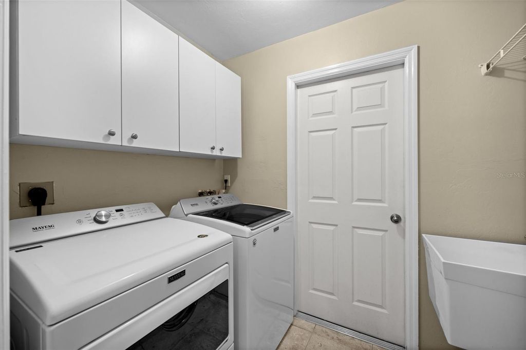 Image 24 of property listing at 2926 SW 38TH TERRACE, Cape Coral, FL 33914