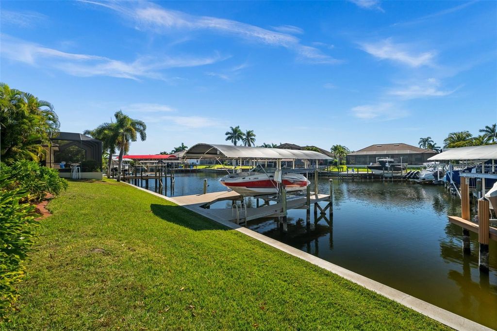 Image 4 of property listing at 2926 SW 38TH TERRACE, Cape Coral, FL 33914