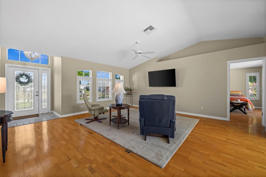 Image 8 of property listing at 2926 SW 38TH TERRACE, Cape Coral, FL 33914