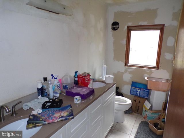 65 TRENT RD, Blackwood, NJ 08012