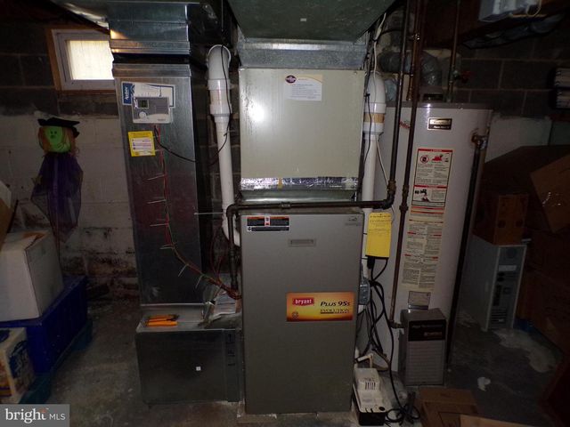 65 TRENT RD, Blackwood, NJ 08012