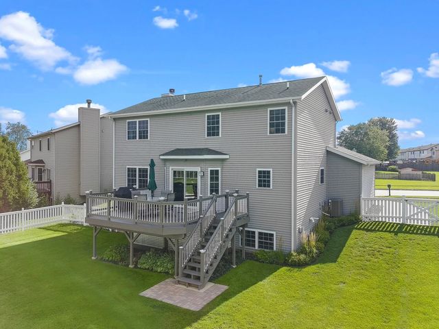 814 Robert Drive, Woodstock, IL 60098