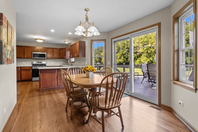 814 Robert Drive, Woodstock, IL 60098