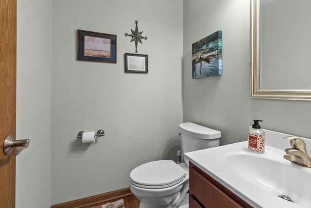 814 Robert Drive, Woodstock, IL 60098