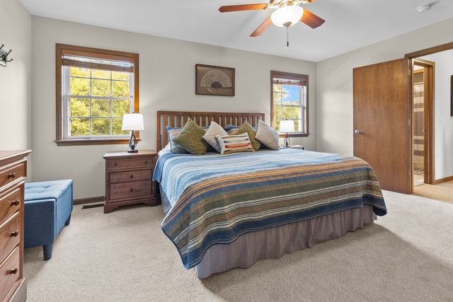 814 Robert Drive, Woodstock, IL 60098