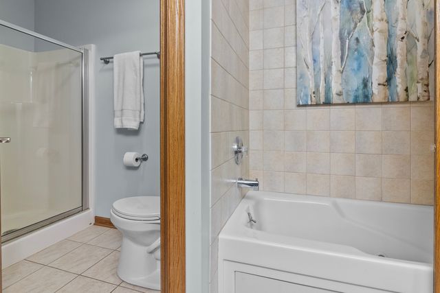 814 Robert Drive, Woodstock, IL 60098