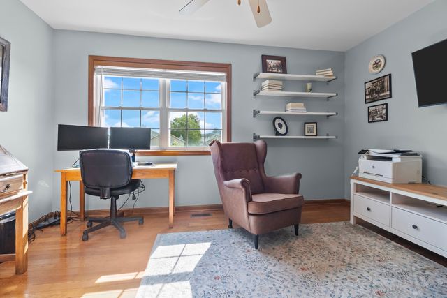 814 Robert Drive, Woodstock, IL 60098