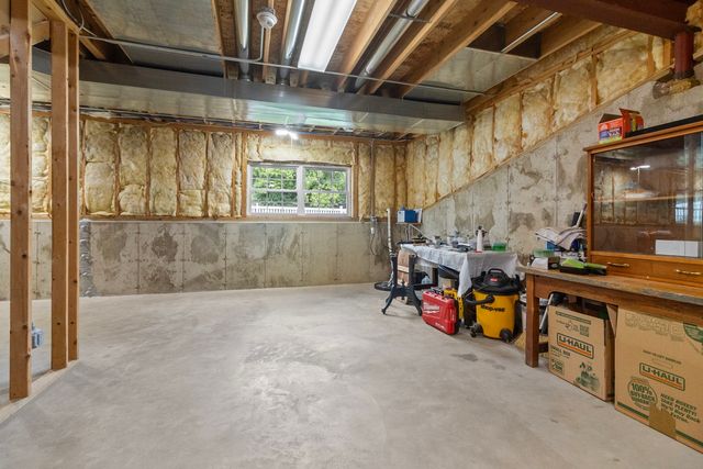 814 Robert Drive, Woodstock, IL 60098