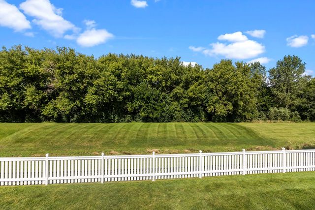 814 Robert Drive, Woodstock, IL 60098