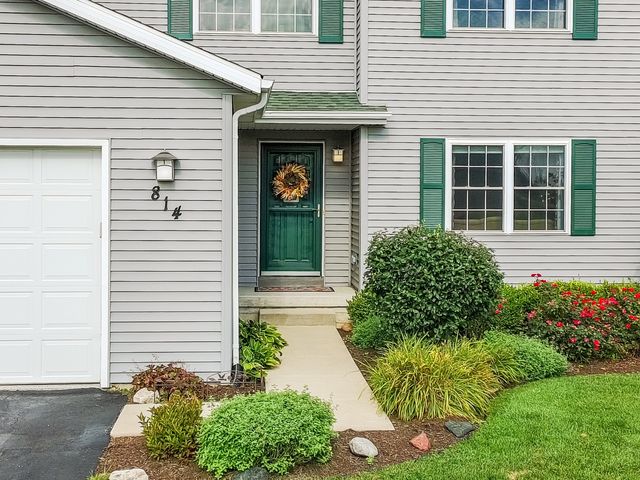 814 Robert Drive, Woodstock, IL 60098