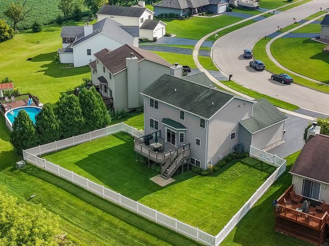 814 Robert Drive, Woodstock, IL 60098