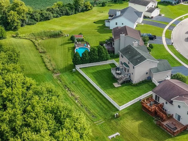 814 Robert Drive, Woodstock, IL 60098