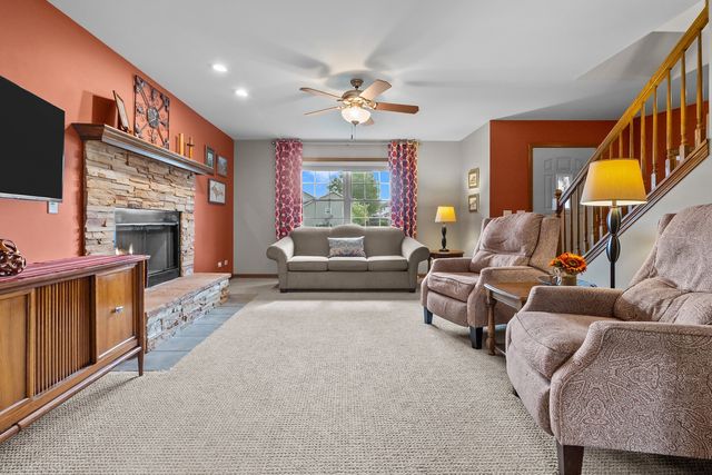 814 Robert Drive, Woodstock, IL 60098