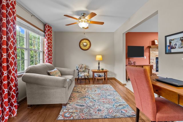 814 Robert Drive, Woodstock, IL 60098