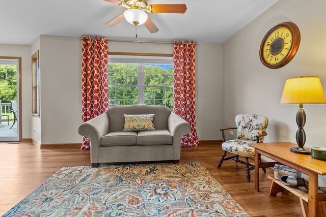 814 Robert Drive, Woodstock, IL 60098