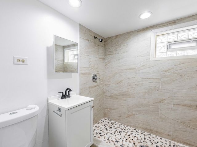 18136 Oakwood Avenue, Lansing, IL 60438