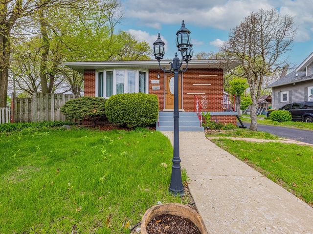 18136 Oakwood Avenue, Lansing, IL 60438