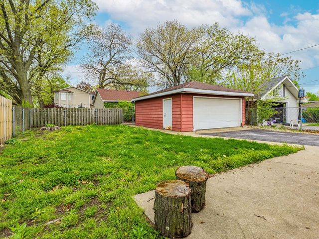 18136 Oakwood Avenue, Lansing, IL 60438