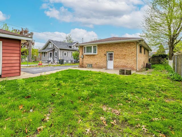 18136 Oakwood Avenue, Lansing, IL 60438