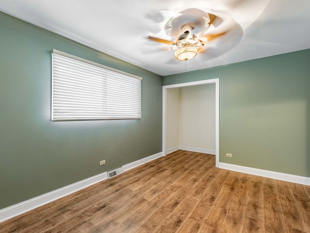 18136 Oakwood Avenue, Lansing, IL 60438