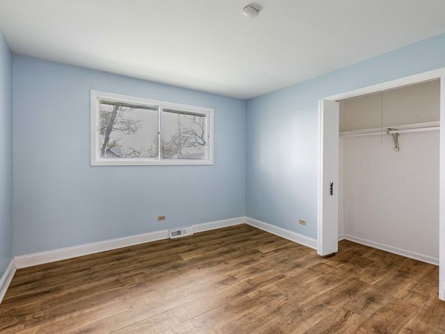 18136 Oakwood Avenue, Lansing, IL 60438
