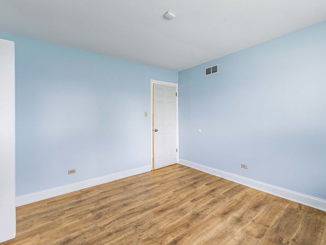 18136 Oakwood Avenue, Lansing, IL 60438