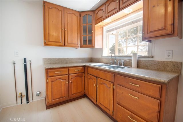300 N Carmelo, Pasadena, CA 91107