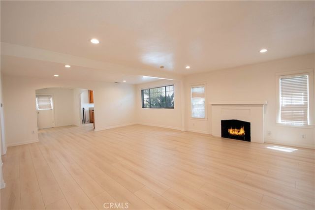 300 N Carmelo, Pasadena, CA 91107