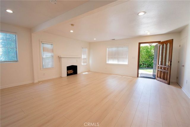300 N Carmelo, Pasadena, CA 91107