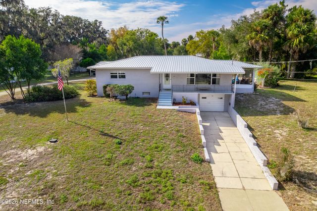 521 N LAKE Street, Crescent City, FL 32112