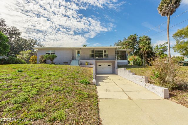 521 N LAKE Street, Crescent City, FL 32112