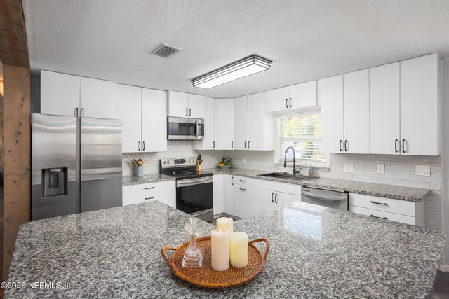 521 N LAKE Street, Crescent City, FL 32112