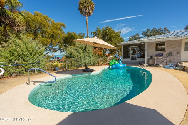 521 N LAKE Street, Crescent City, FL 32112