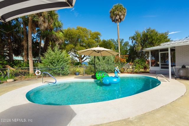 521 N LAKE Street, Crescent City, FL 32112