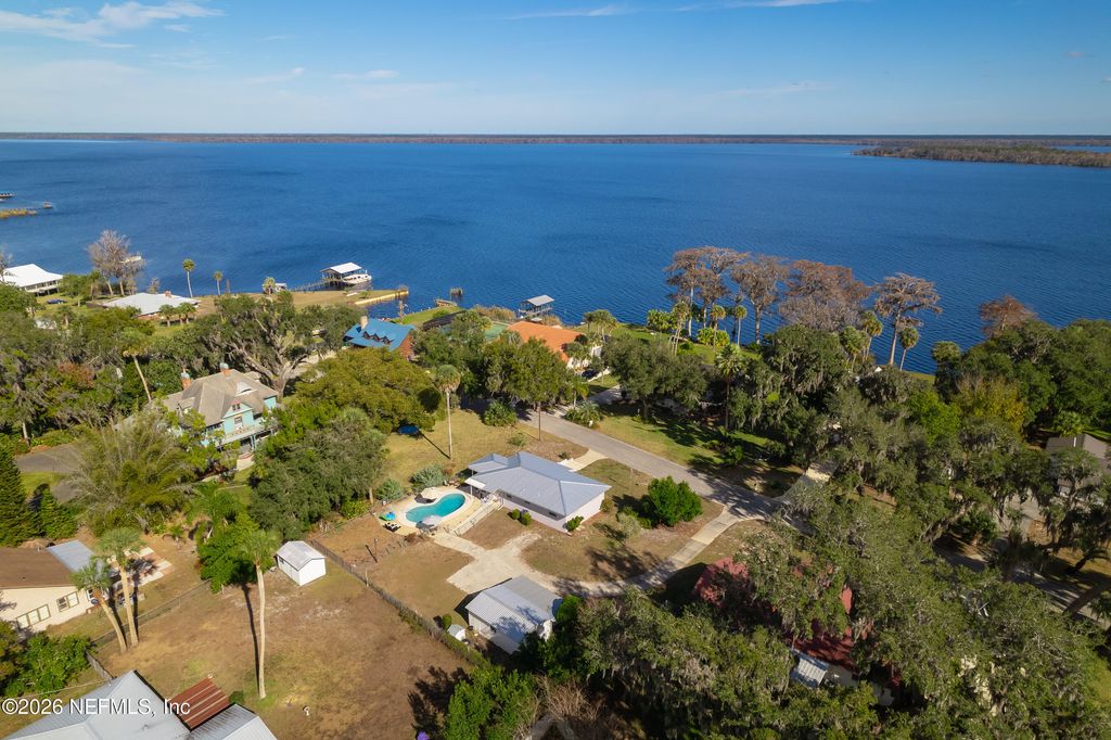 521 N LAKE Street, Crescent City, FL 32112