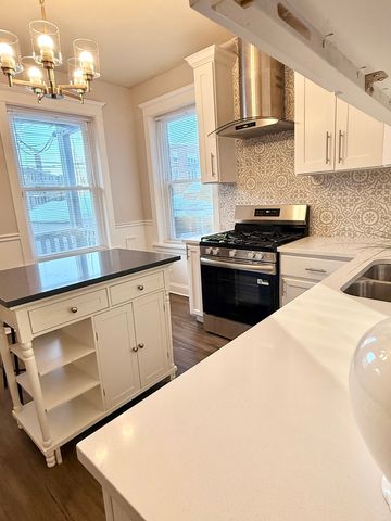 4034 N Monticello Avenue, Chicago, IL 60618