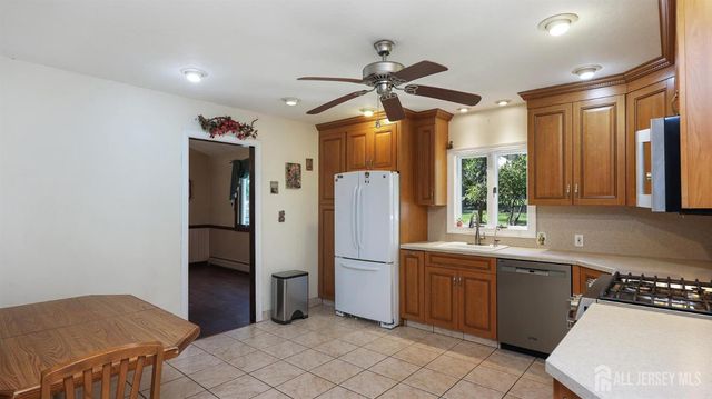 12 Nightingale Street, Edison, NJ 08820