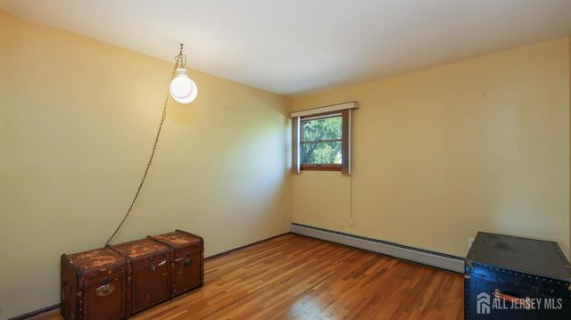 12 Nightingale Street, Edison, NJ 08820