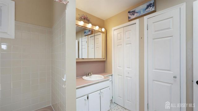 12 Nightingale Street, Edison, NJ 08820