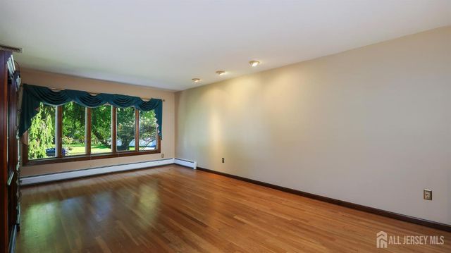 12 Nightingale Street, Edison, NJ 08820