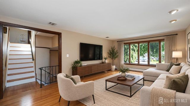 12 Nightingale Street, Edison, NJ 08820