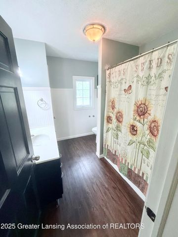 1013 E Broadway Highway, Charlotte, MI 48813