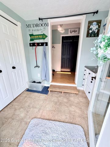 1013 E Broadway Highway, Charlotte, MI 48813