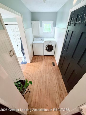 1013 E Broadway Highway, Charlotte, MI 48813