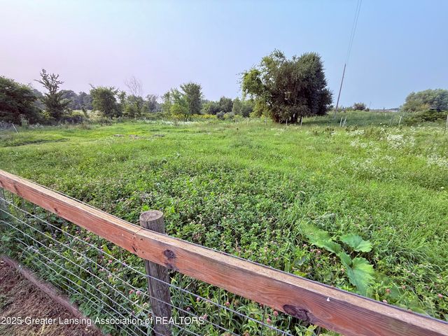 1013 E Broadway Highway, Charlotte, MI 48813