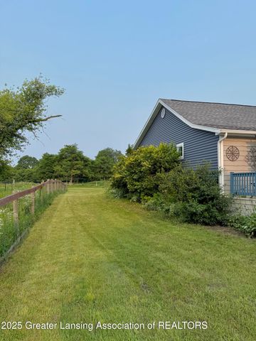 1013 E Broadway Highway, Charlotte, MI 48813