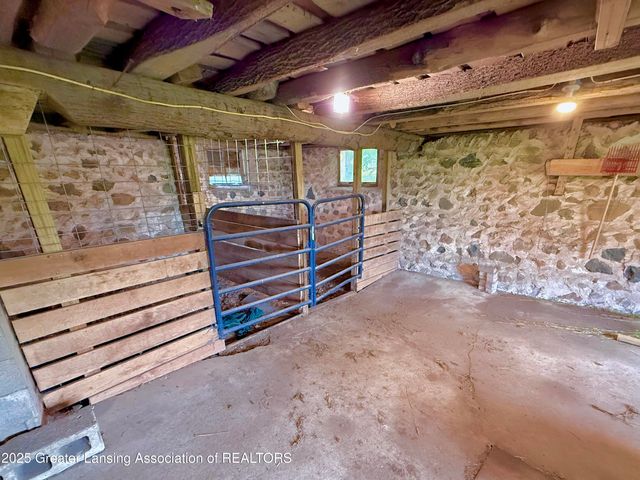 1013 E Broadway Highway, Charlotte, MI 48813