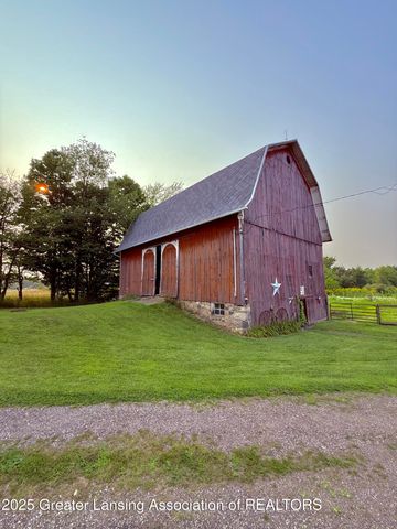 1013 E Broadway Highway, Charlotte, MI 48813