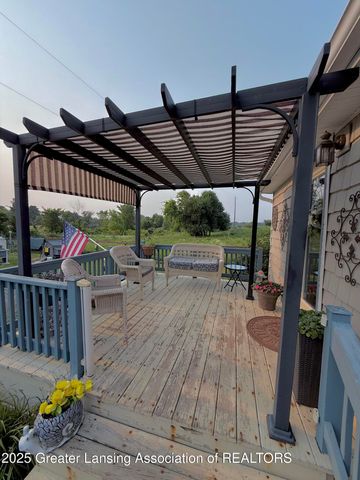 1013 E Broadway Highway, Charlotte, MI 48813