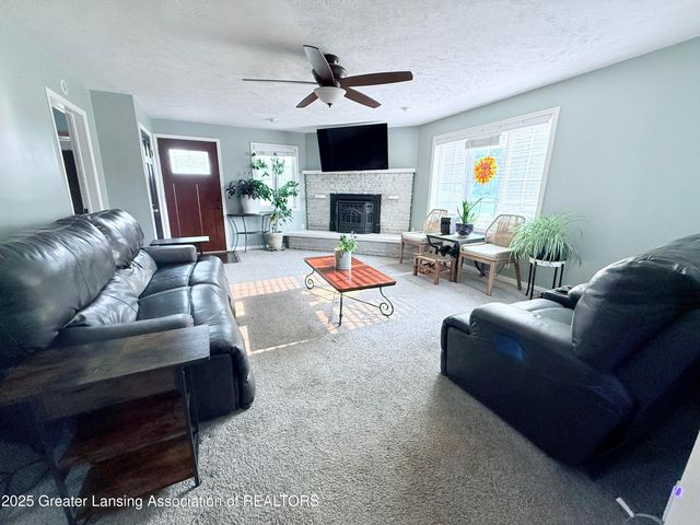 1013 E Broadway Highway, Charlotte, MI 48813